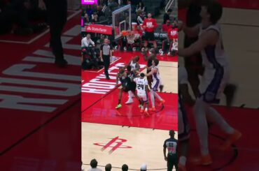 go, go, JO! ⛹️‍♂️💨 #rockets