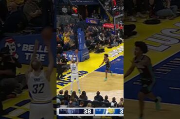 A No-Look DIME from T.J. McConnell & Jay Huff Finishes from the Corner 🔥