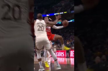 he switched it mid-air 😳