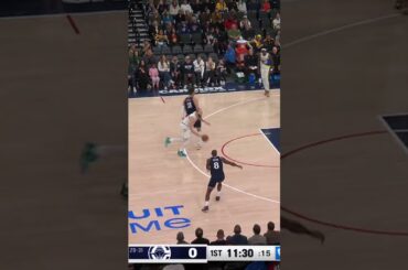 Jay Huff Starting Us Off by Going Right Down the Lane 💥