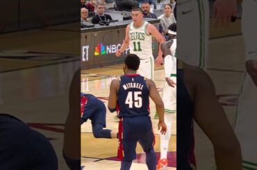 This James Harden lob pass is actually insane 🤯