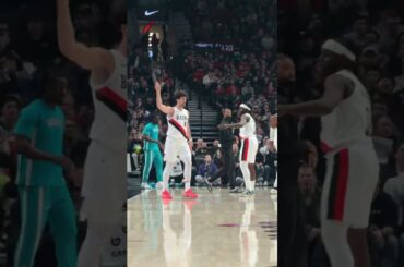 DENI AVDIJA DRIVES TO THE BASKET & THE BENCH IS HYPE #nba #deniavdija #trailblazers #basketball