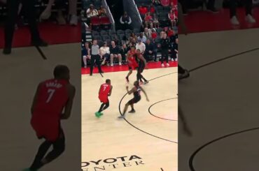 8️⃣ PTS in the first 3️⃣ MINS for Slim! #rockets