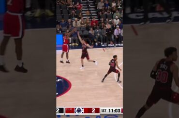 Kawhi pulls from the logo 😳