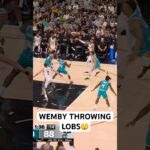 Wemby finds Kornet with an under lob on the money 😳