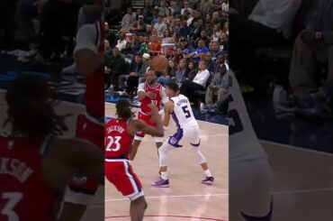 DG drops a no look dime 👀