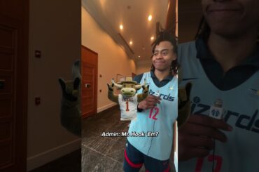 Just in time for the tournament 🕺🏀 #qotd #college #mascot #shorts #guessinggame