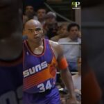 Charles Barkley and Chris Webber giving us classic power forward play! 😤