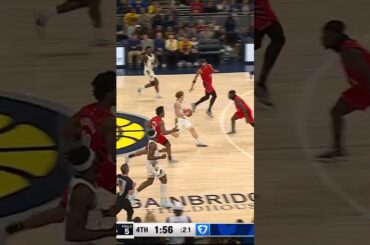 Another CLUTCH BUCKET. This Time from Kobe Brown 💪