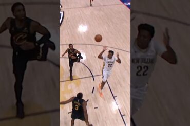Derik Queen connects w/ Karlo Matkovic for alley-oop #pelicans #cavaliers #highlights