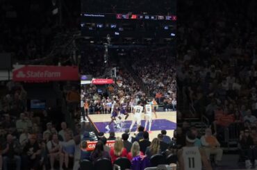 Jalen weaving through the defense for a bucket 💨 #shorts | Phoenix Suns