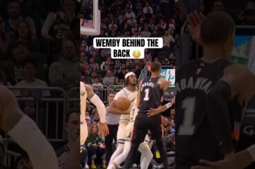 Wemby goes behind the back to Stephon Castle for the dime 😮‍💨
