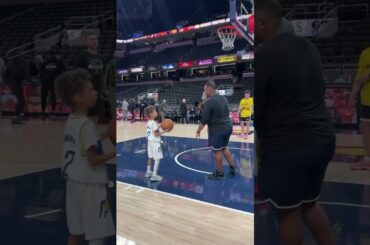 Obi Toppin taught this young fan how to throw the perfect lob 👌🔥 #indianapacers #nba #nbashorts
