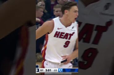 🔥 A Max heat check in the first! #LetEmKnow #Cavs #MaxStrus #NBA #Shorts