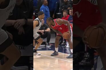 Kawhi creates separation with his head