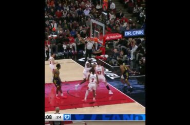Jay Huff SINKS a three 🎯🔥 #nbabasketball #nbahighlights #nbashorts #indianapacers