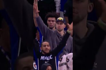 JALEN WITH THE CROSS COURT TD PASS!