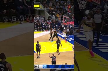 Great Ball Movement Leads to Kam Jones Beating the First Quarter Buzzer 🚨