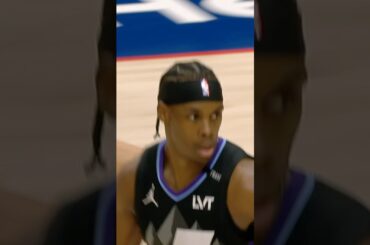 Bez was in his bag on his way to a career-high 26 points 🚨