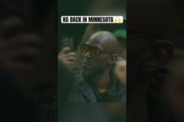 KG gets a standing ovation from Wolves fans 👏