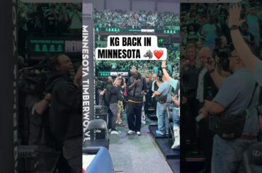 Kevin Garnett getting love in his return back to Minnesota ❤️