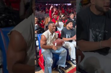 Bijan Robinson & Drake London pulled up to the Hawks playoff game 🤩  #nfl #atlantafalcons #atlanta