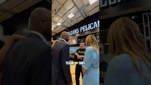 Jamahl Mosley greeted by Saints' Kellen Moore, Mickey Loomis ⚜️ #pelicans #nba
