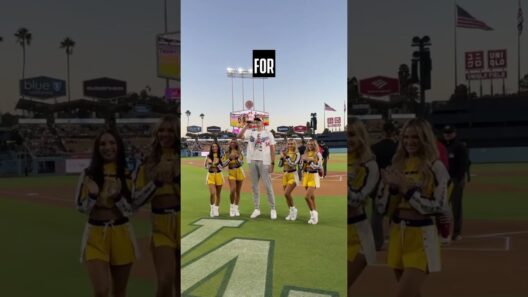 Walker Kessler throws the first pitch for the Los Angeles Dodgers #Lakers ￼