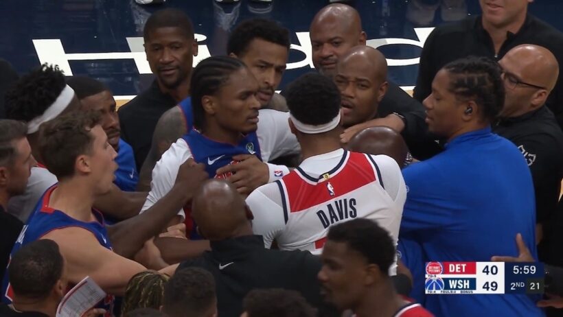 Anthony Davis & Ausar Thompson try to separate Pistons and Wizards scuffle 👀